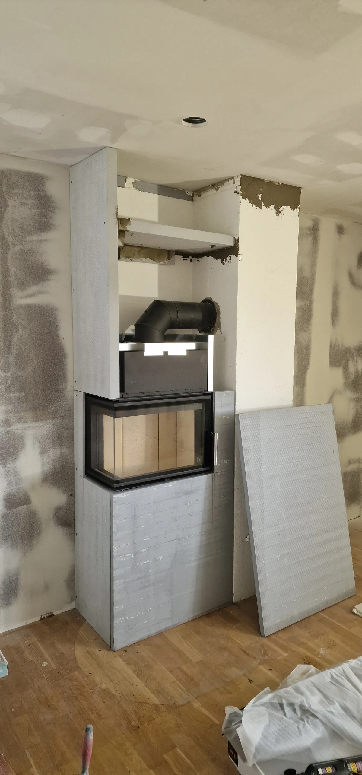 Bygging av peisinnsats 5003 med sideglass i skamotec brannmursplater