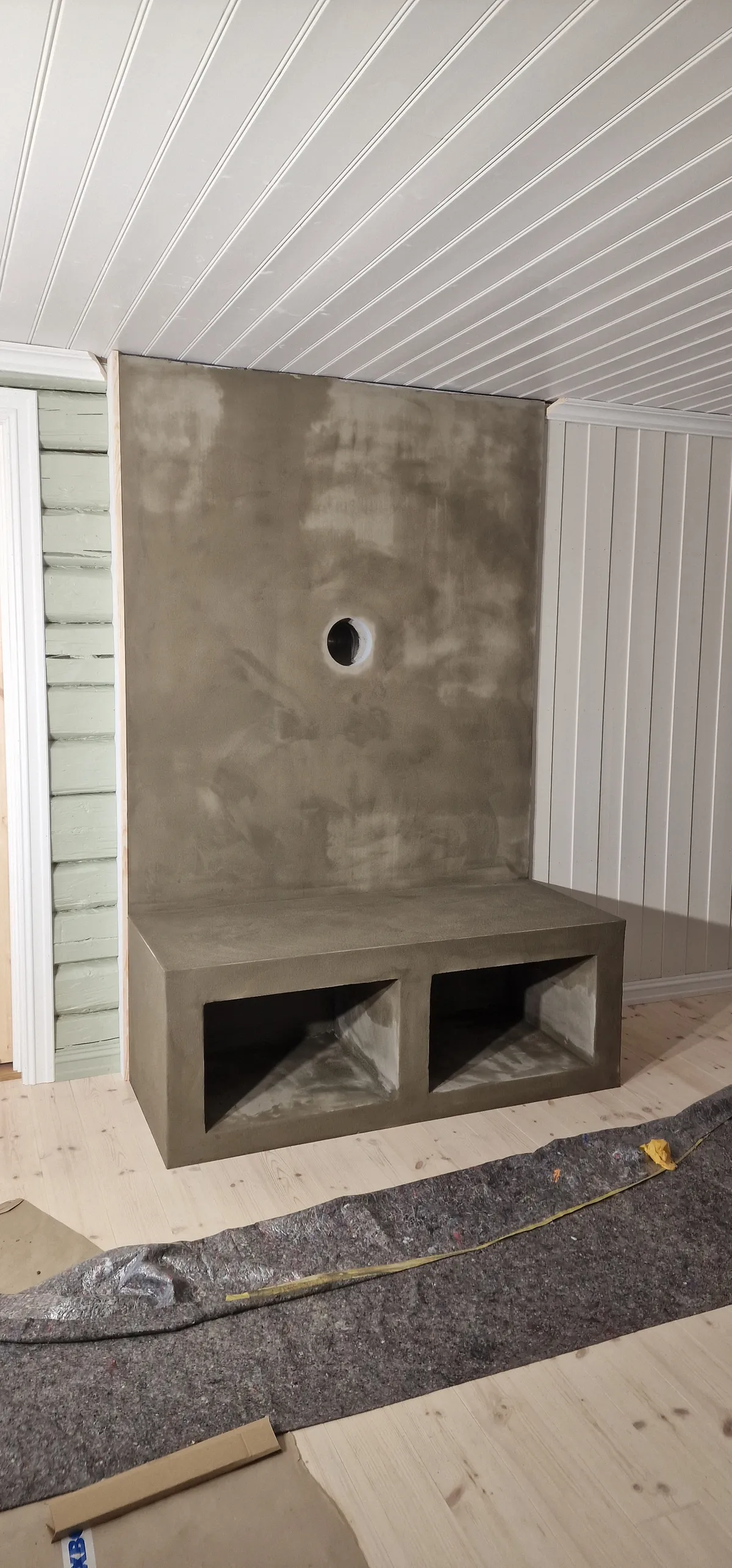 Bygging av vednisje og benk til peis Jøtul 520