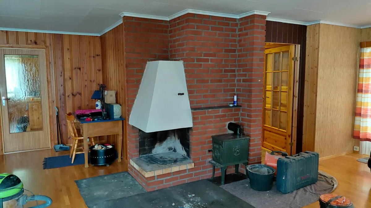 Gammel åpen grue klar for riving