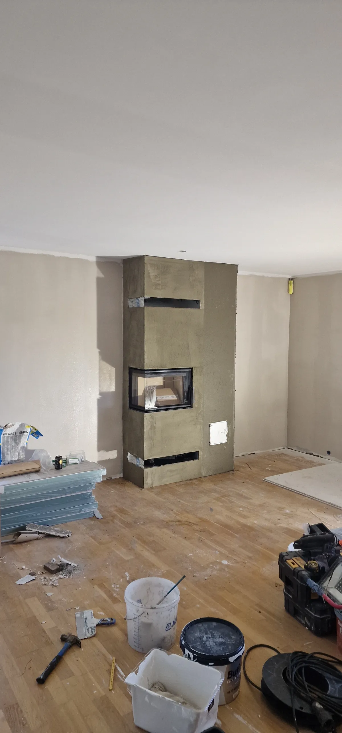 Grovpusset peisinnsats 5003 med sideglass i skamotec brannmursplater