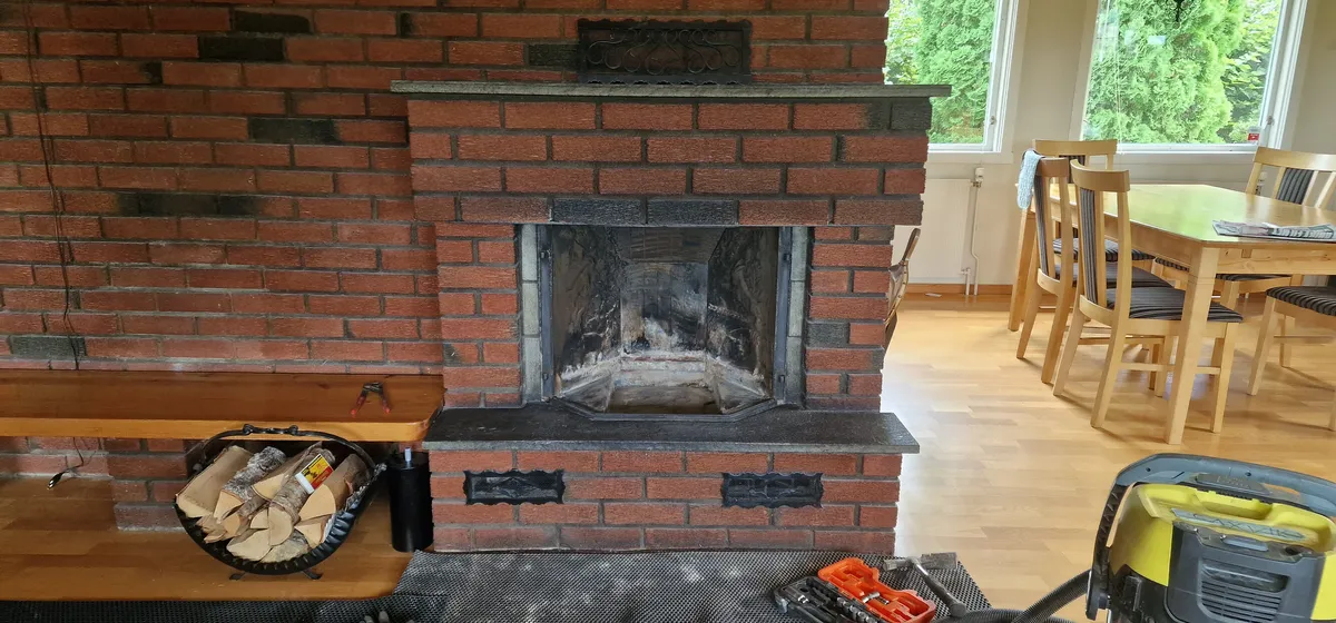 Grue peis som blir fjernet og satt i ny