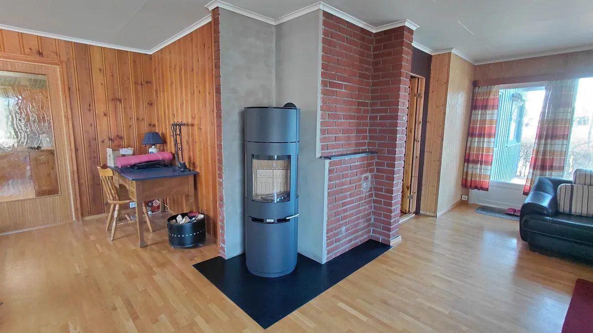 Komplett montering av aduro vedovn, ny skiferplate og puss av mur etter riving