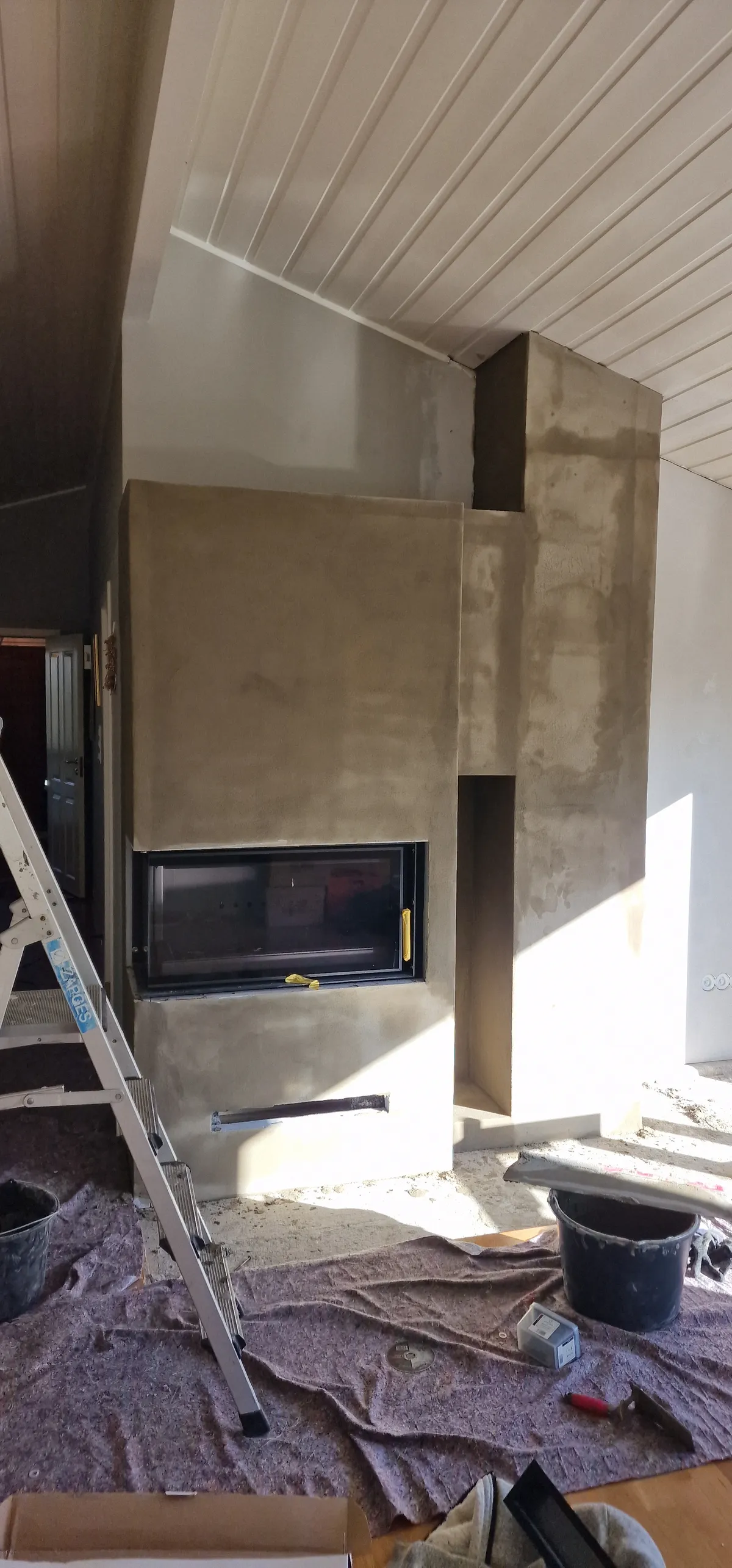 Kratki peisinnsats bygget med brannmursplater og vednisje