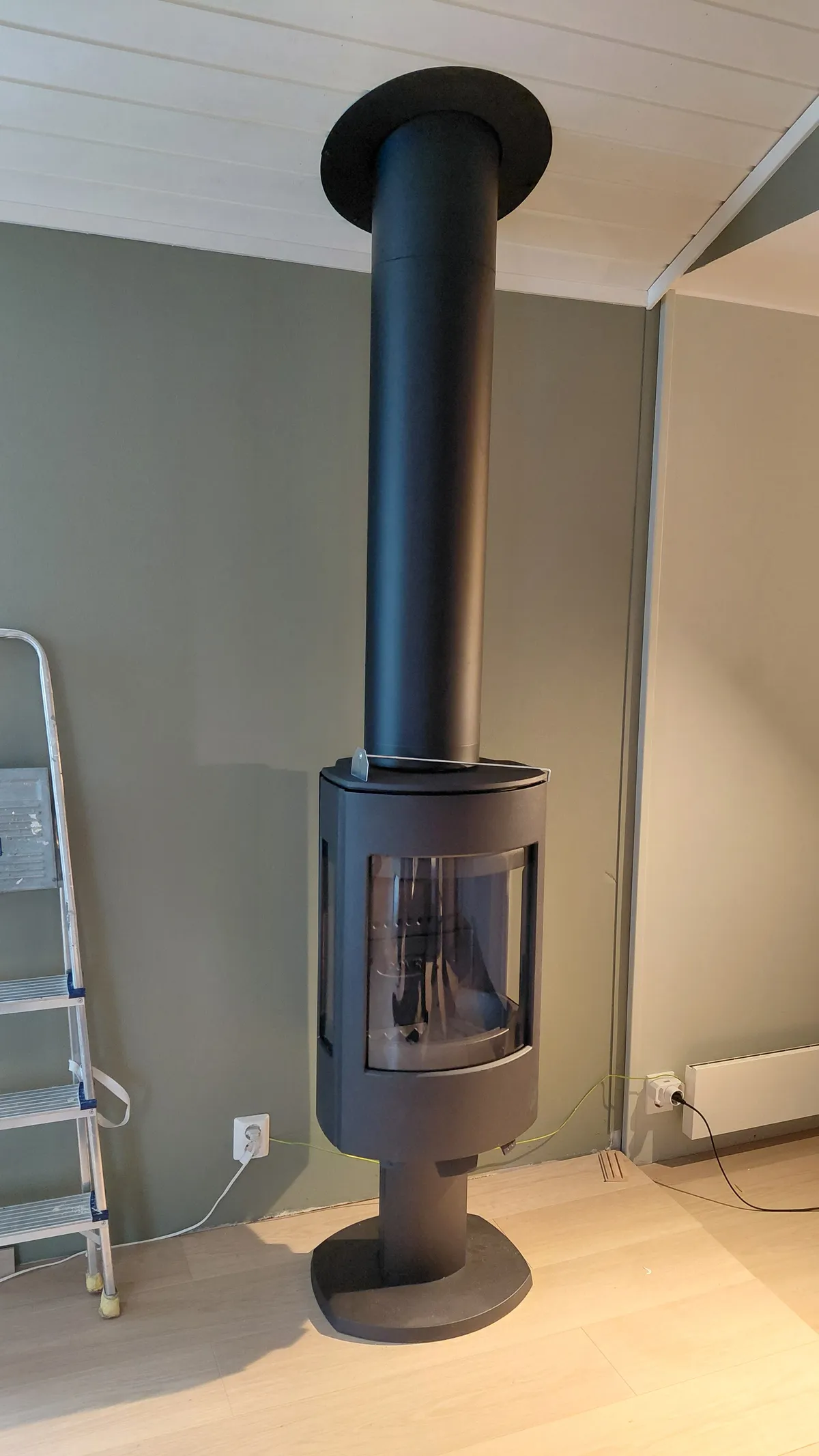 Ny isolert stålpipe montert i bolig