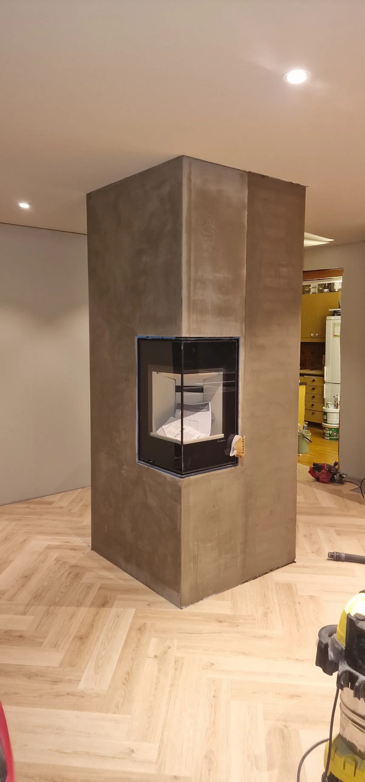 Ny moderne peisinnsats grovpusset