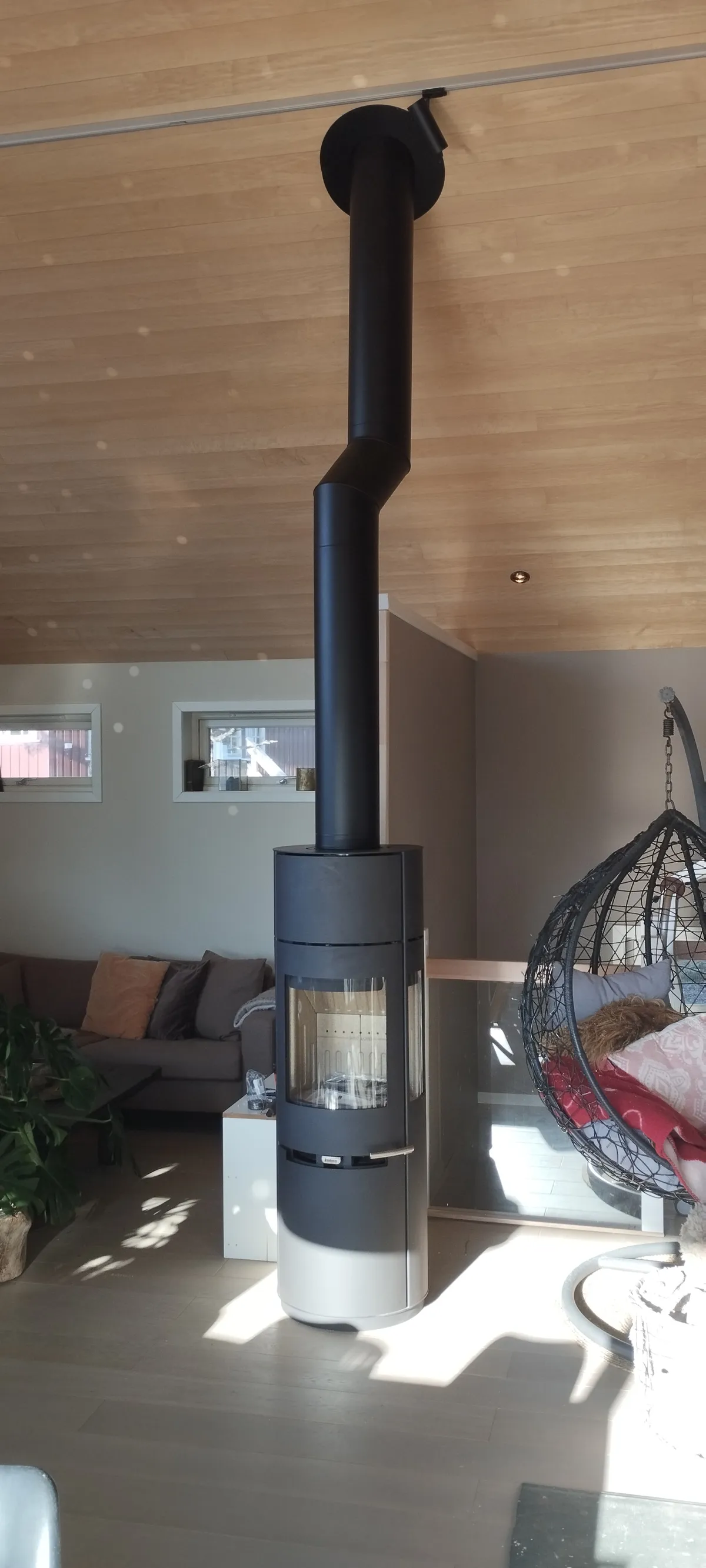 Ny moderne vedovn og isolert stålpipe