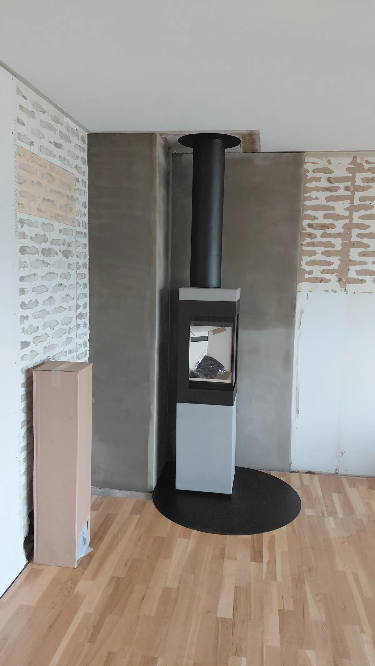 Revet gammel selkirk pipe og peis og montert ny isolert stålpipe på Nordpeis Quadro