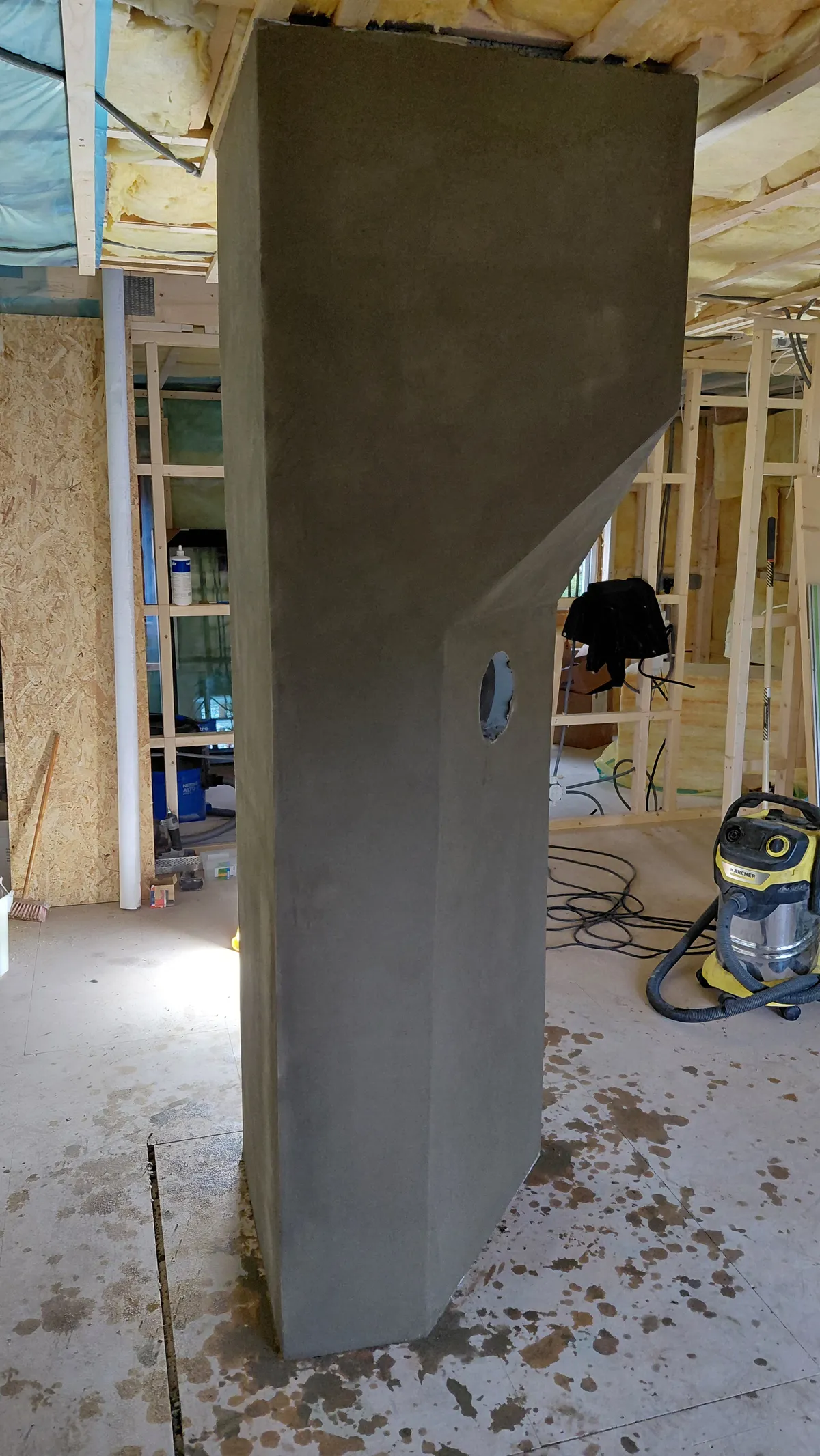 Umoderne trekant pipe som er pusset slett